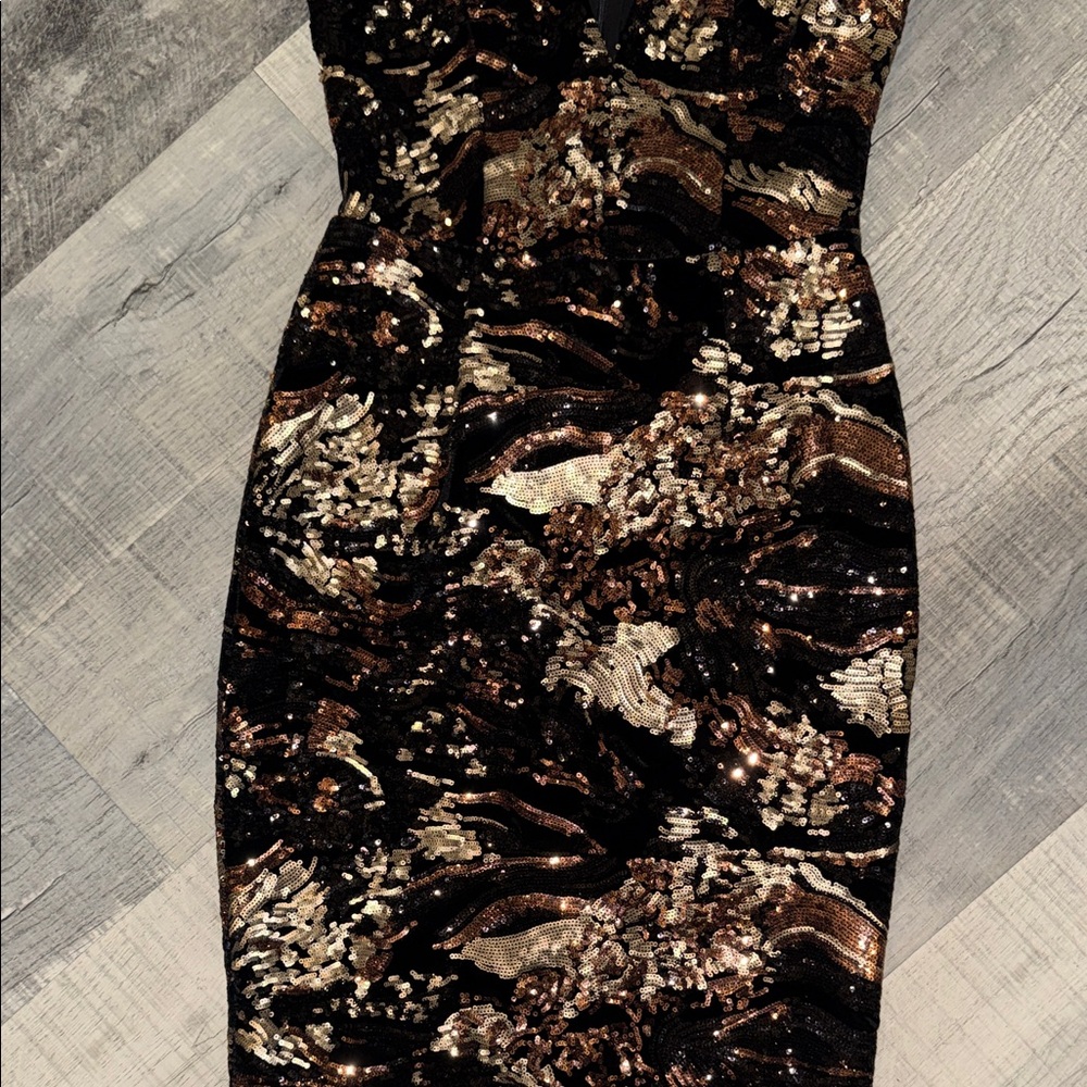 Dress the Population Metallic Black and Gold Midi Dress - Picture 14 of 14